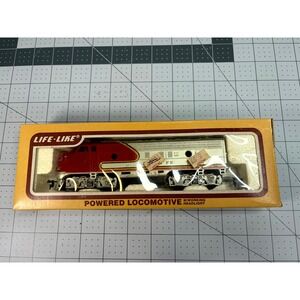 Life-Like HO Scale Santa Fe Powered Locomotive Red Silver Warbonnet